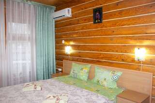 Гостиница  «Сказка на море» Геленджик Стандартный двухместный номер с 1 кроватью или 2 отдельными кроватями, общий балкон-2